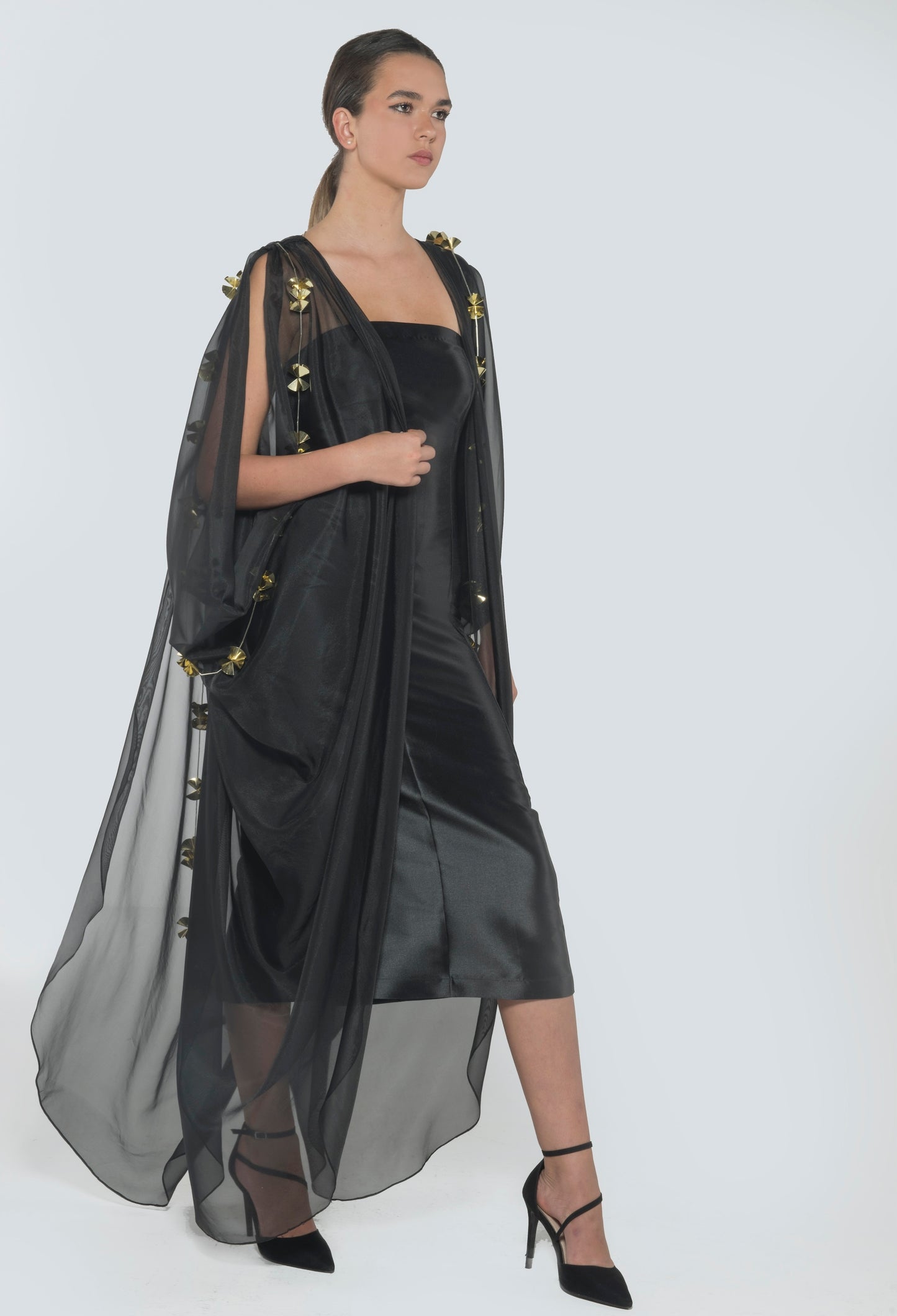 Embroidery Draped Sleeveless Abaya