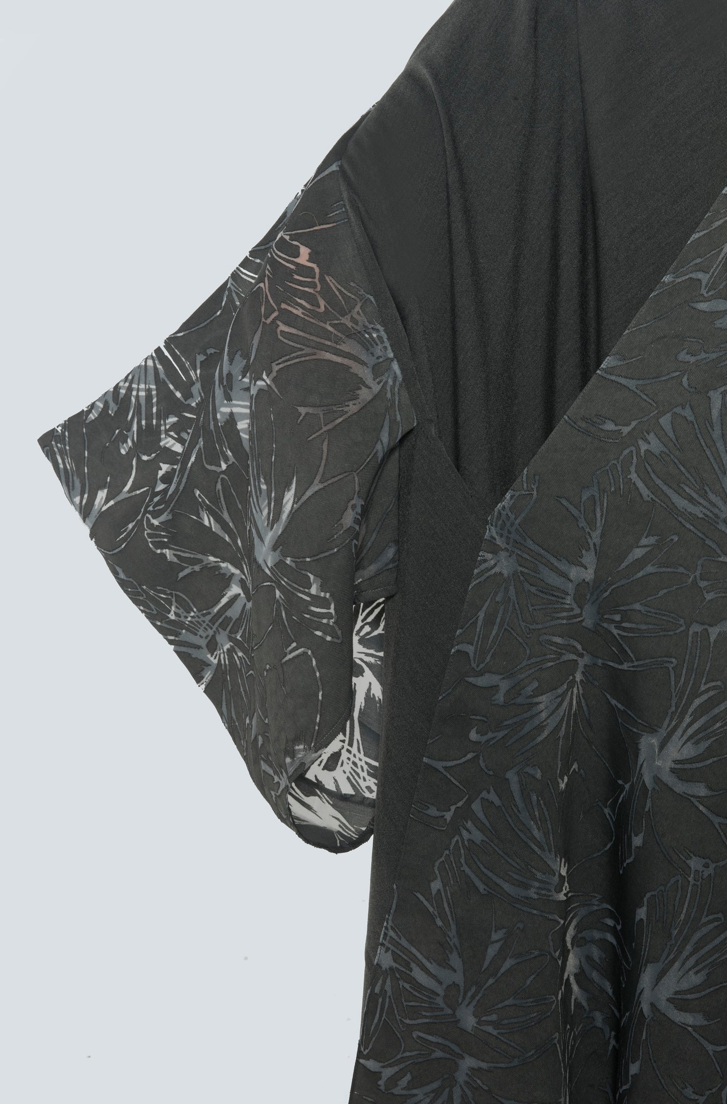 Overlap A Symmetry Hem Abaya